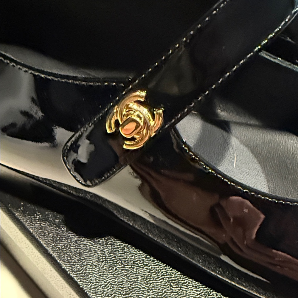BRAND NEW CHANEL Black Patent Leather Mary Jane Flats - Picture 3 of 8